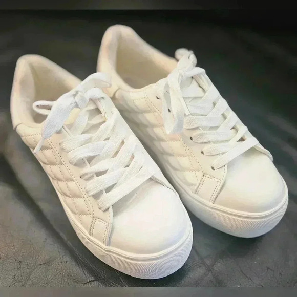 Soda White Quilted Laceup Platform Sporty Casual Shoe Sz 6 US - Picture 3 of 9